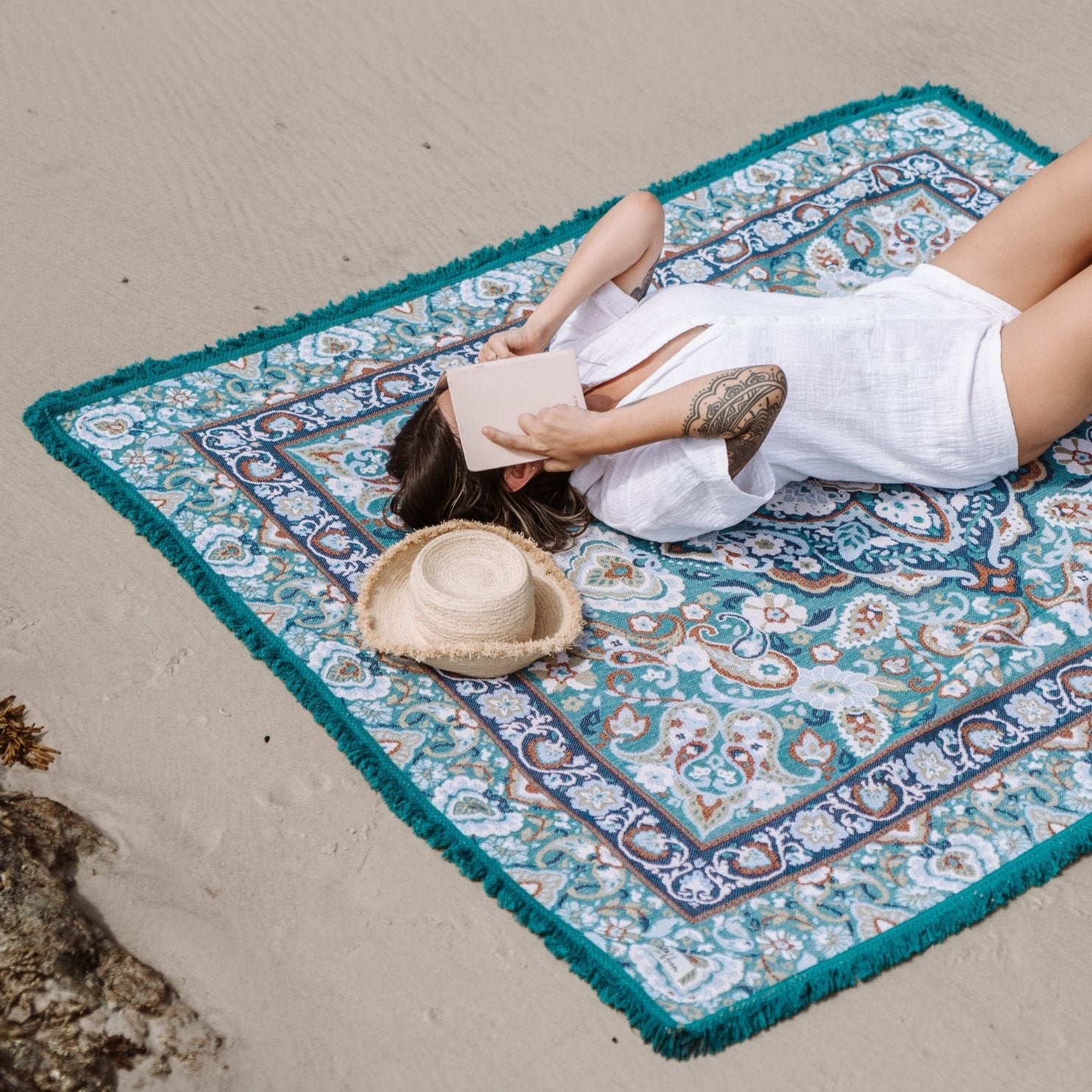 luna-beach-blanket-2_1dca5e10-e79a-4c25-9104-5e1f307aa0c4.jpg