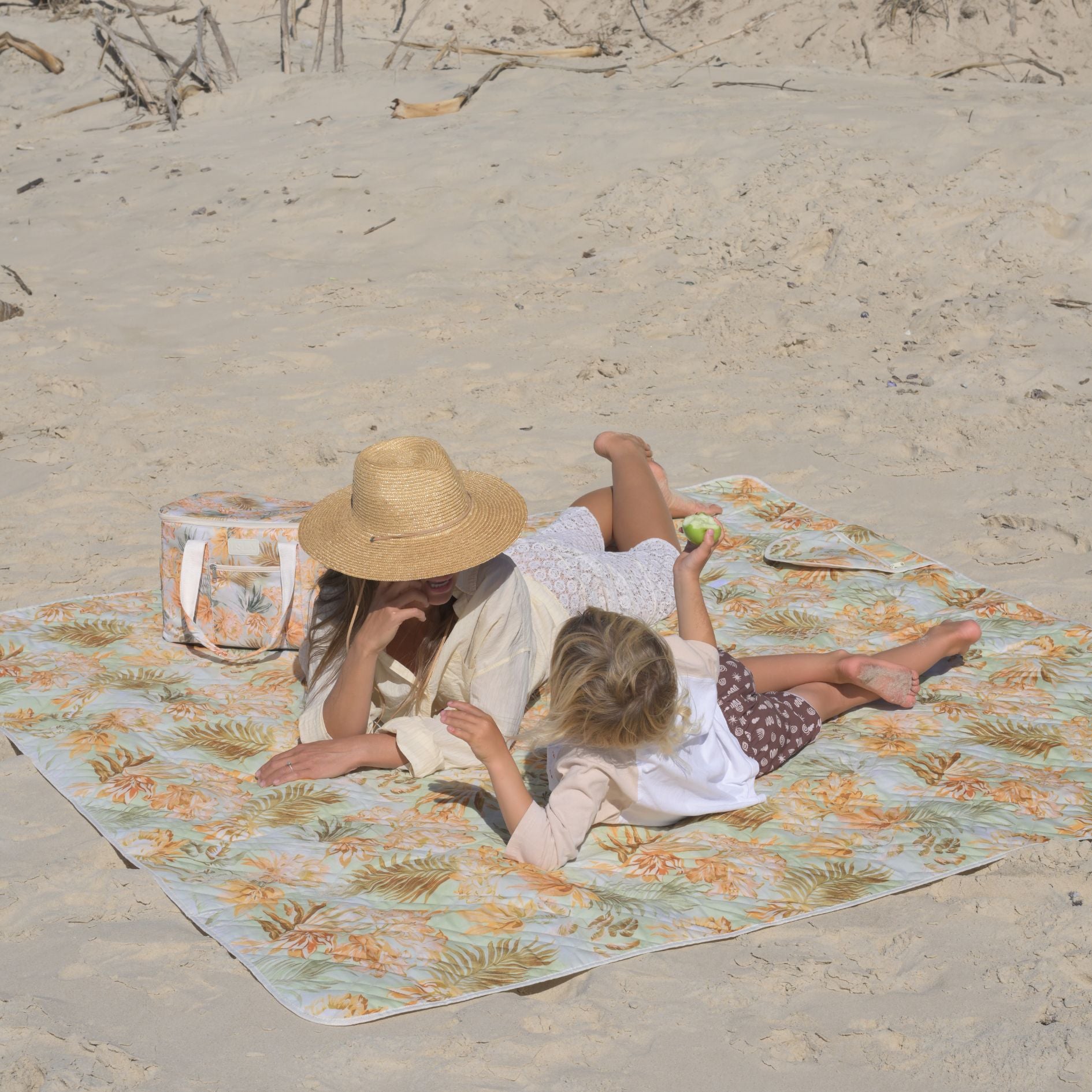 maui-reversible-waterproof-picnic-rug-4.jpg